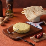Kaşarcızade Şirden Mayalı Çörek Otlu Göbek Kaşar Peyniri